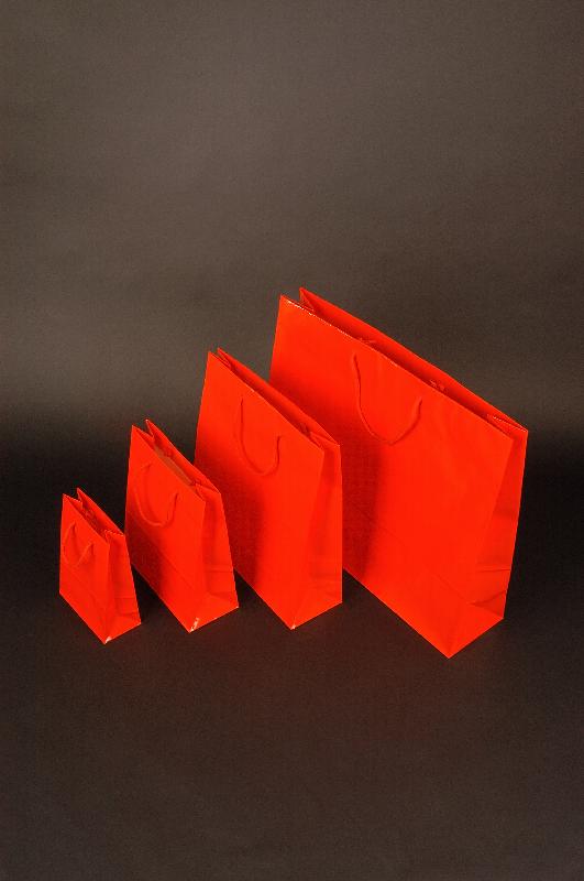 Pap�rov� ta�ky s laminem o rozm�ru 320 x 100 x 275mm, �erven�